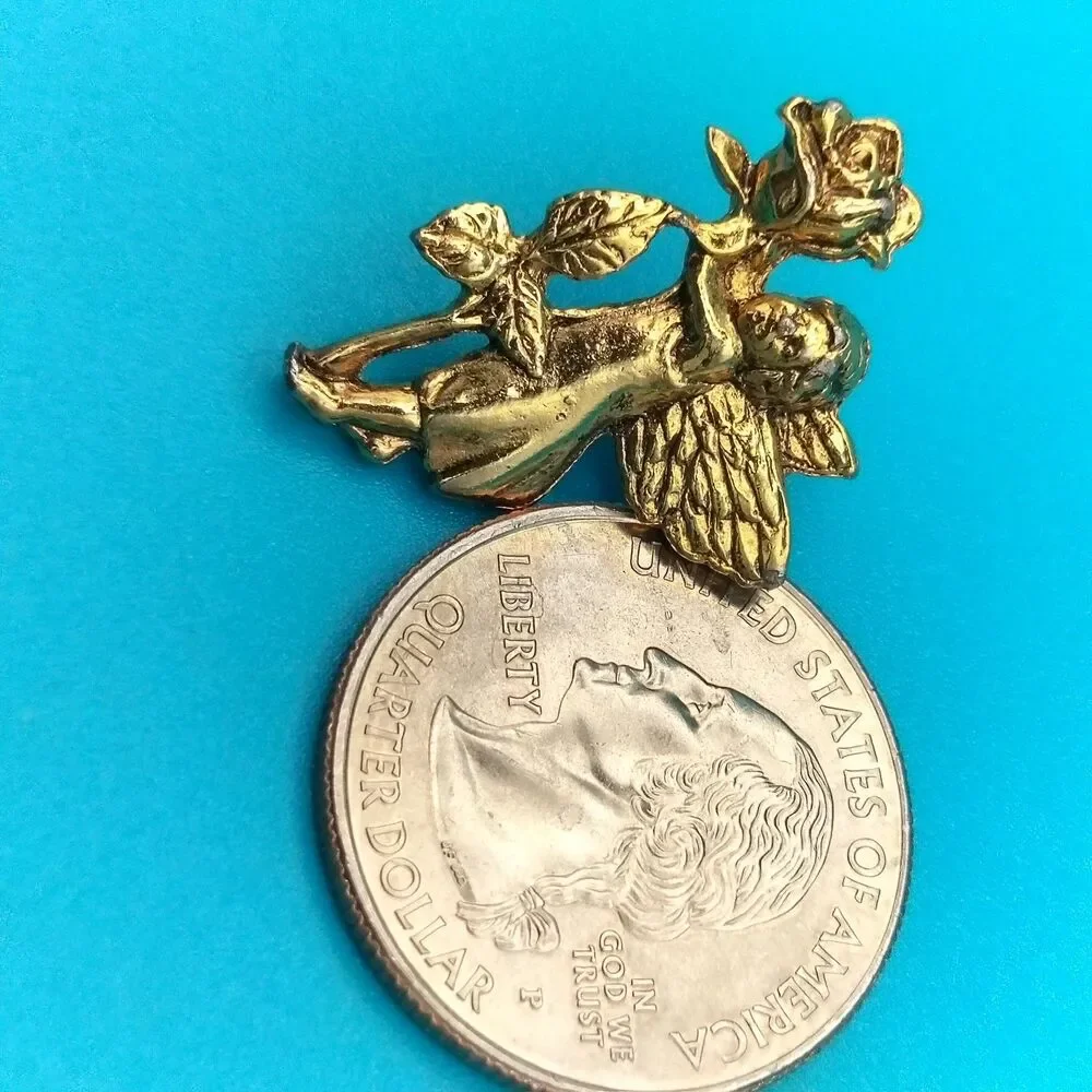 Vintage Gold Tone Cherub Angel Rose Flower Lapel Pin Brooch Romantic Collectible